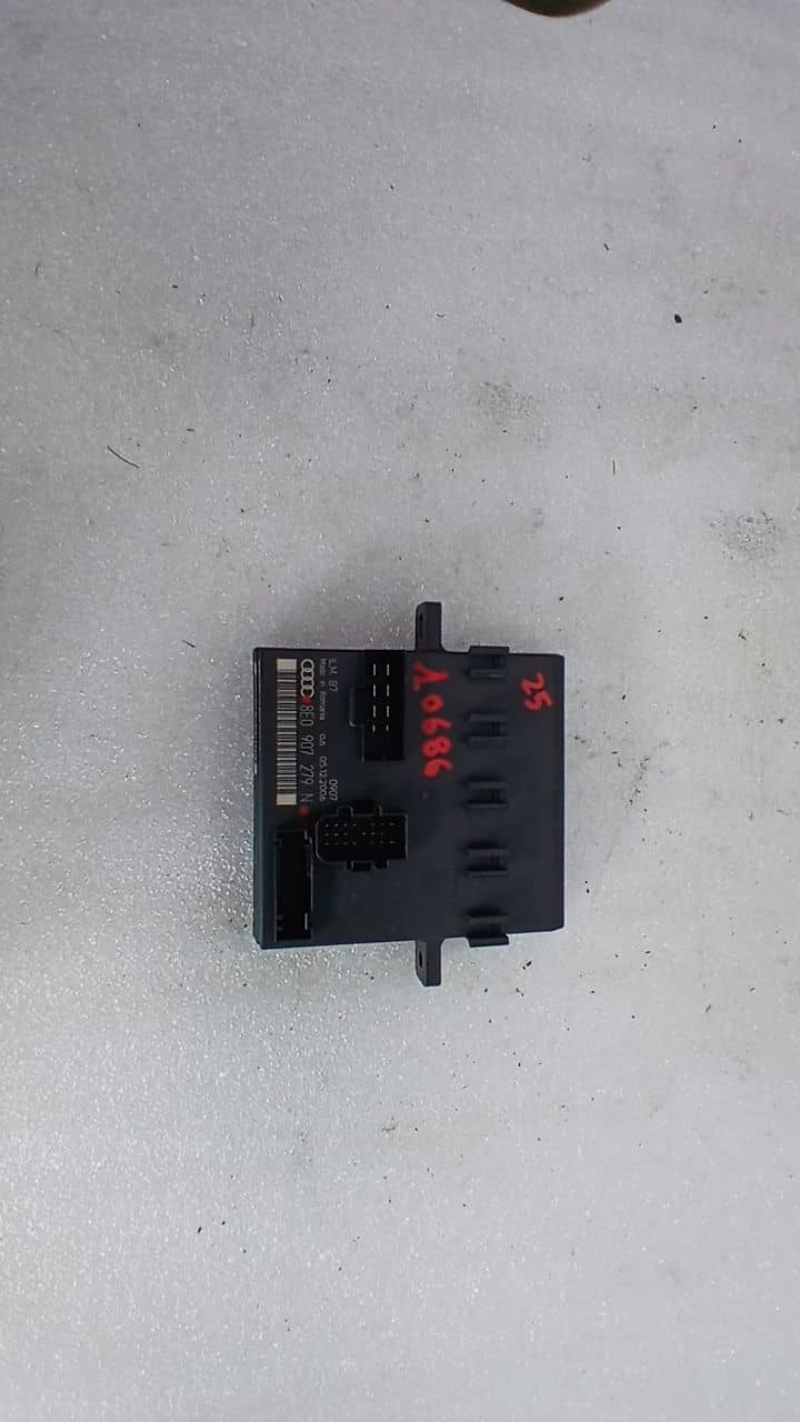 CAJA RELES / FUSIBLES