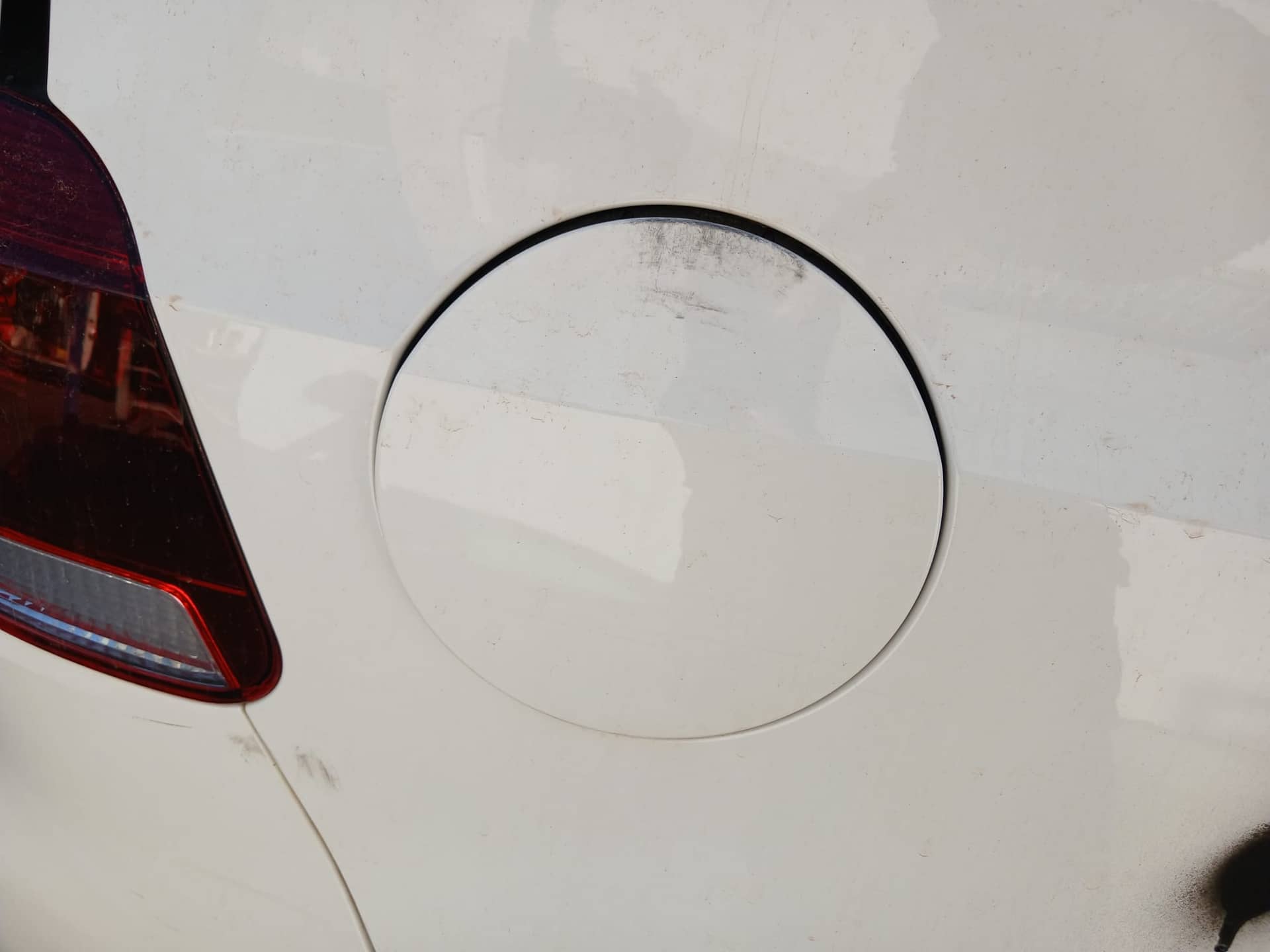 TAPA EXTERIOR COMBUSTIBLE